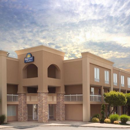 Days Inn By Wyndham Гринвилл Экстерьер фото